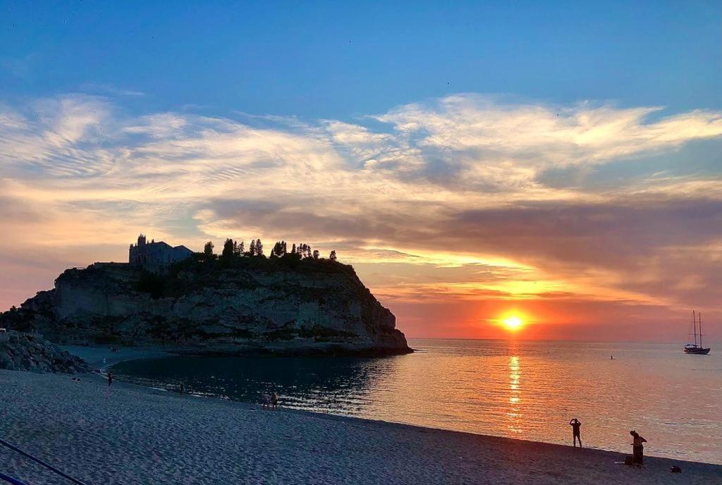 The Queen Tropea Exterior photo